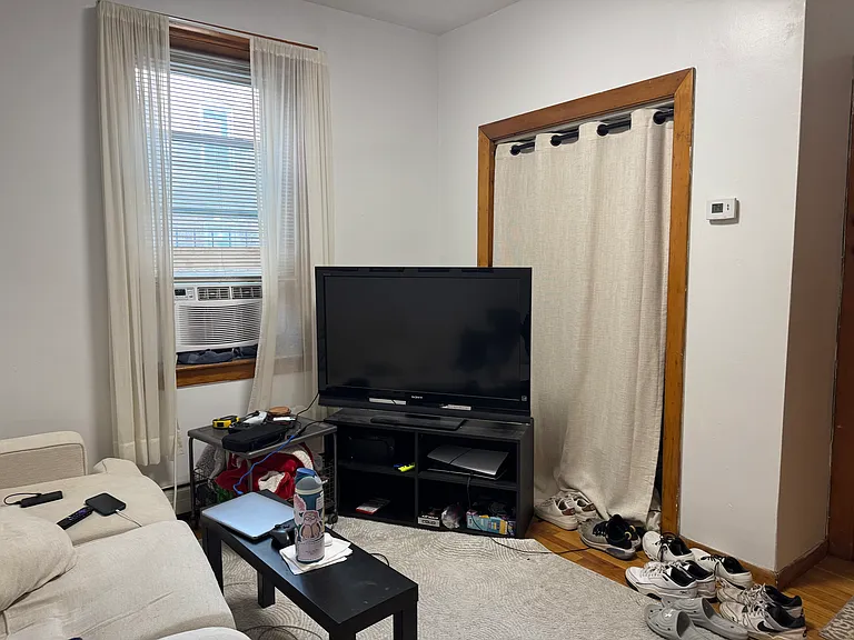 7 Margaret St #4 — Photo 4