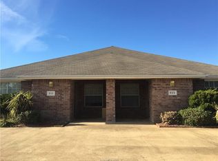 933 Willow Pond St, College Station, TX 77845