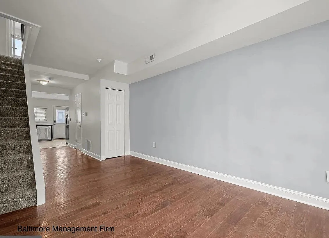 Property Photo - 805 S Decker Ave
