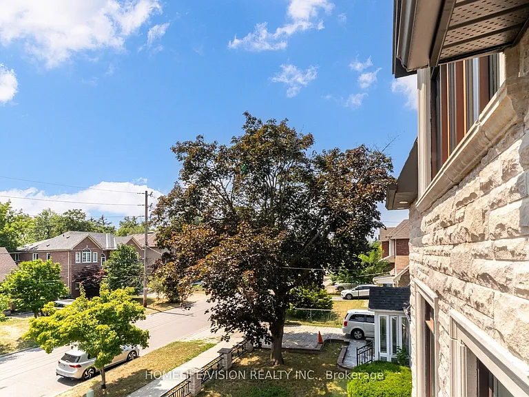 28 Moore Park Ave — Photo 50