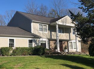 33 Lisa Dr, Dix Hills, NY 11746