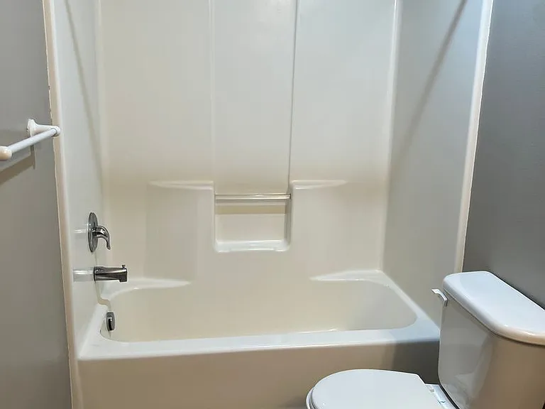 J944AC — Photo 9