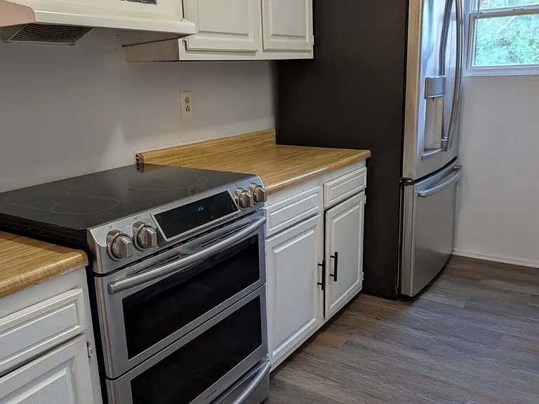 3224 Springfield Dr — Photo 2