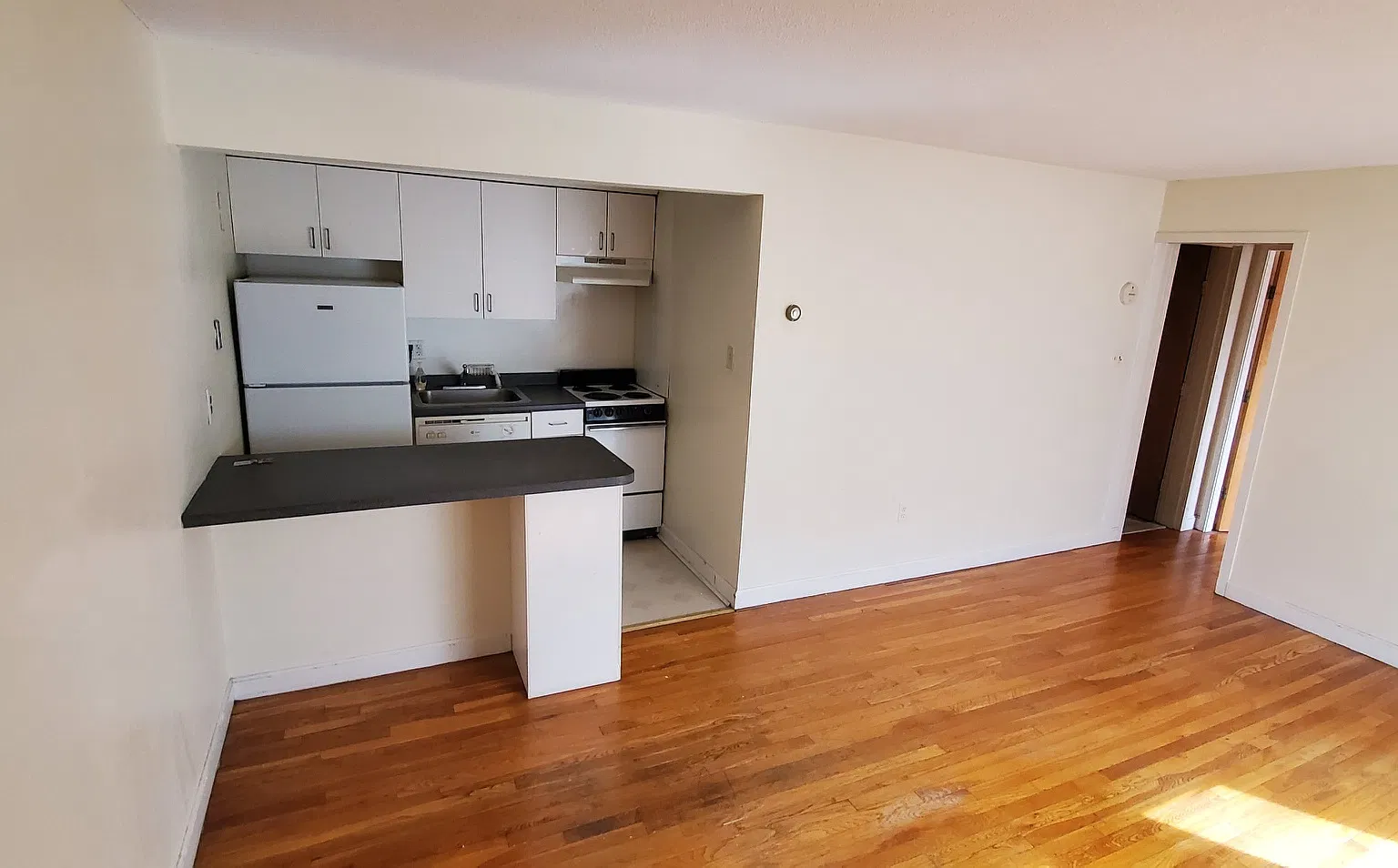 83 Trowbridge St — Photo 1