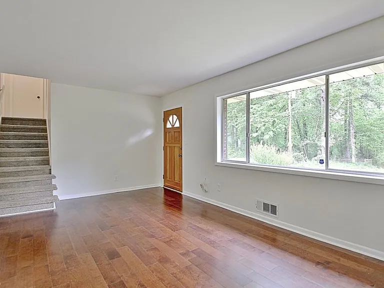 745 Anderson Dr — Photo 8