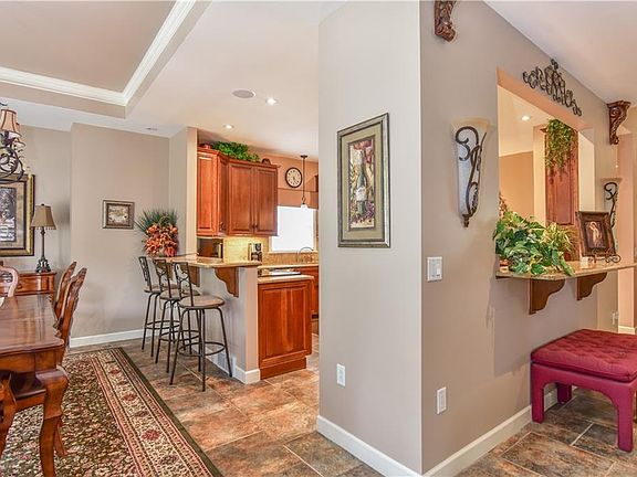 5th image of 6852 Twin Oaks Ct