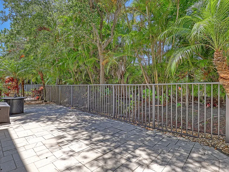 6464 Bellamalfi St — Photo 74