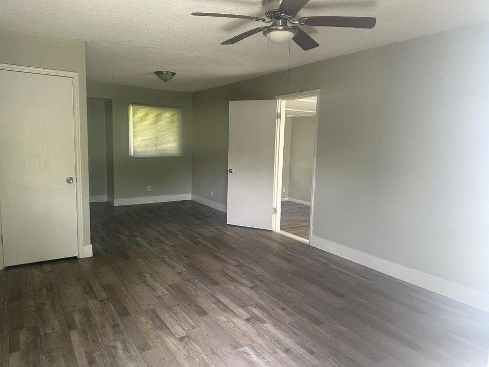 2nd image of 209 Estridge Rd