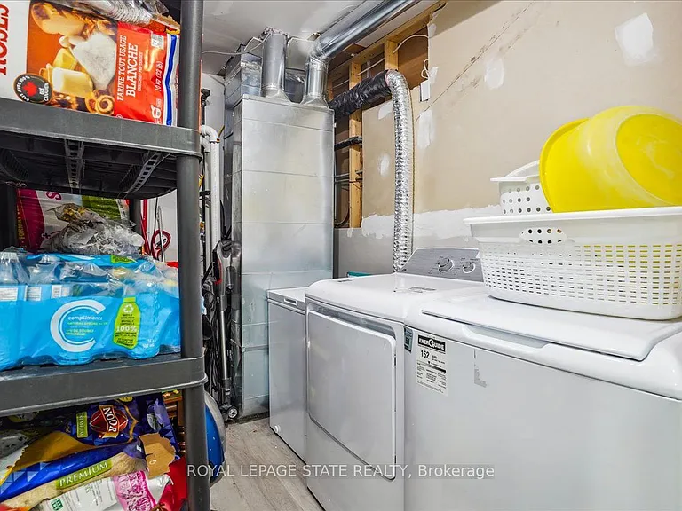 251R King St E — Photo 11