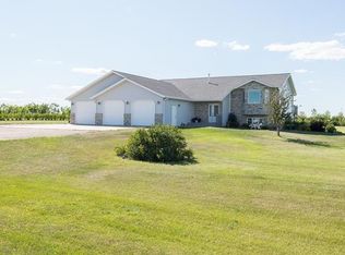8022 Northwood Pl, Bismarck, ND 58503