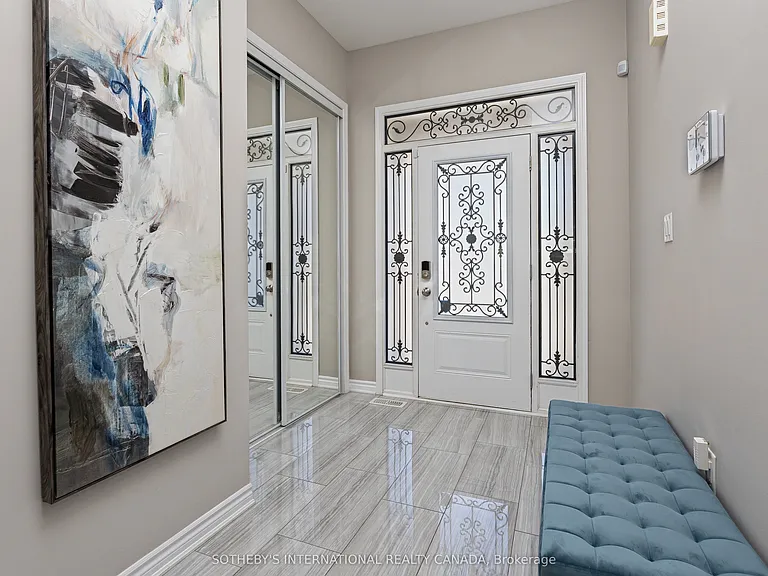 1056 Foxtail Cres — Photo 3