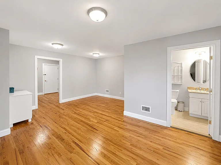 461B 5th St #B — Photo 20