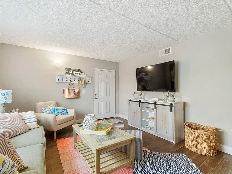 Sea Oats Apartments — Photo 23
