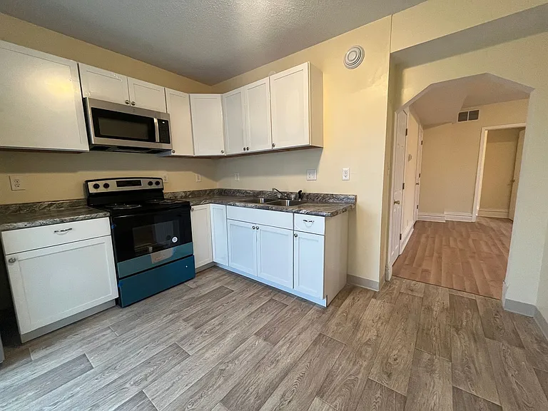 595 Park Street — Photo 4