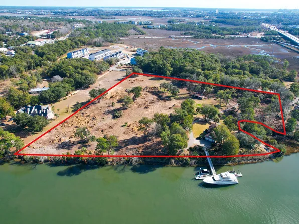 121 Calais Point, Wando, SC 29492