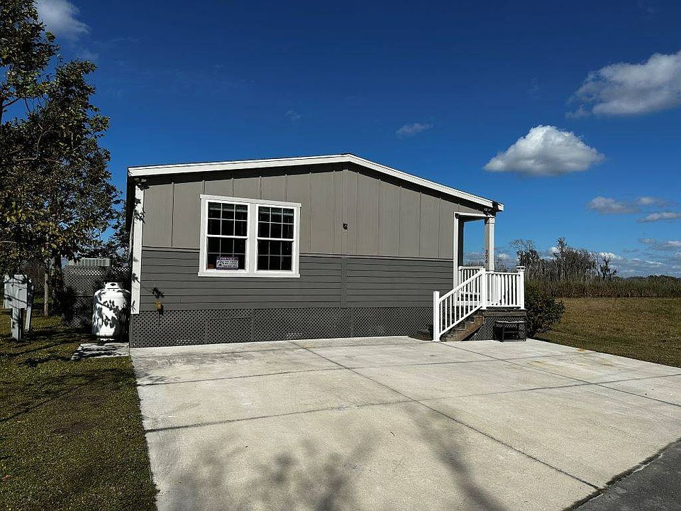 1st image of 326 Oak Harbor Dr