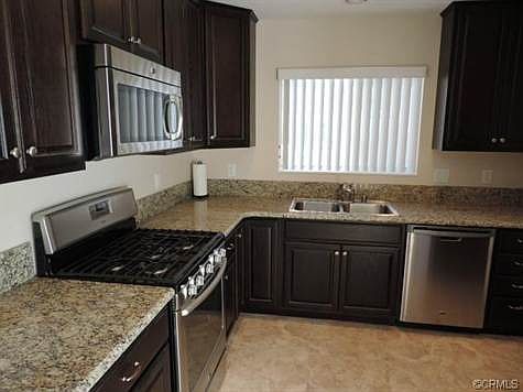 The gourmet kitchen awaits you! Stainless steel appliances