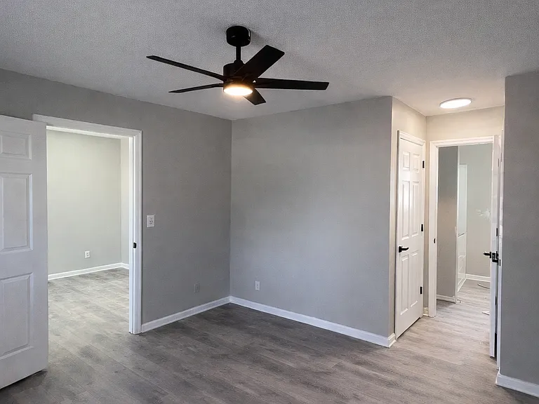 Fisher St Apartments — Photo 8