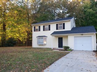 4 Sandy Lake Dr, Hampton, VA 23666