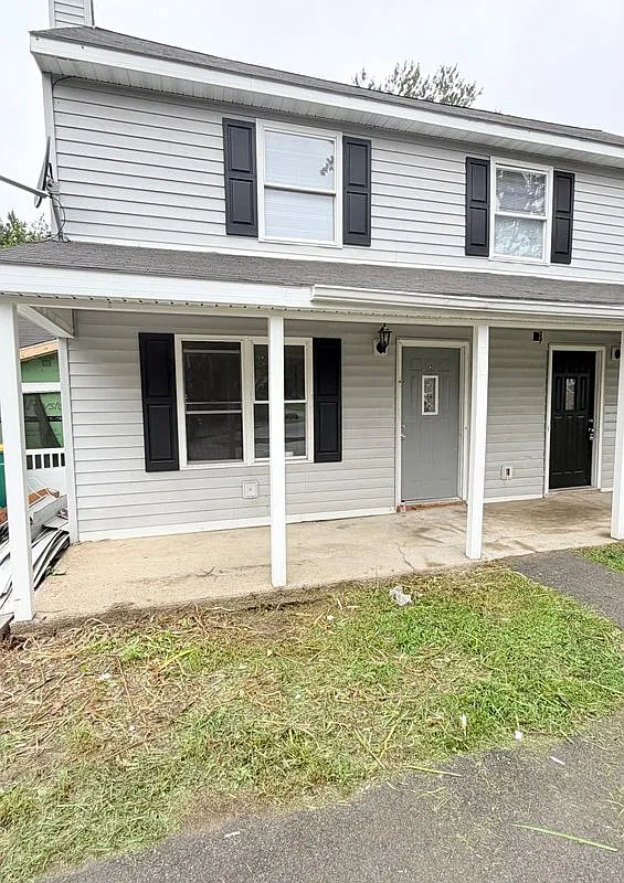 3 bed, 1.5 bath, 1492 sqft, $2,400 — Photo 1