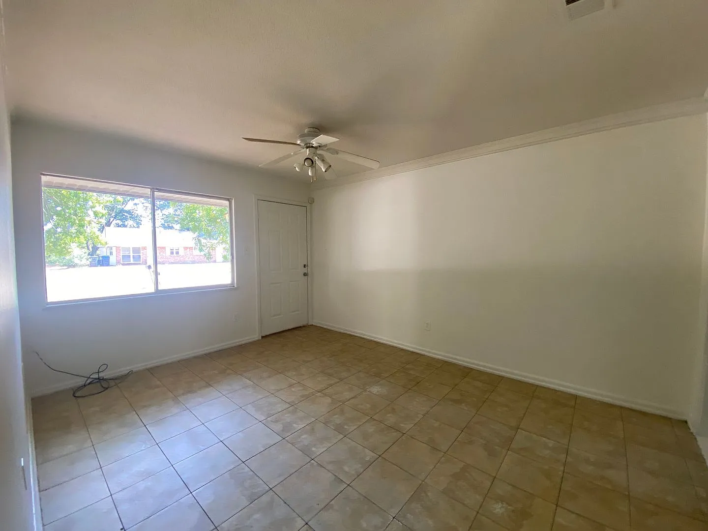 1801 Fairlane — Photo 3