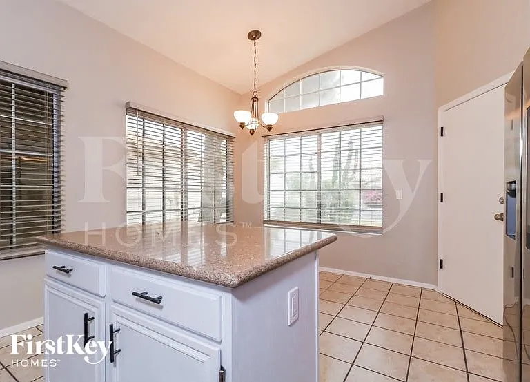 7356 W Crest Ln — Photo 6