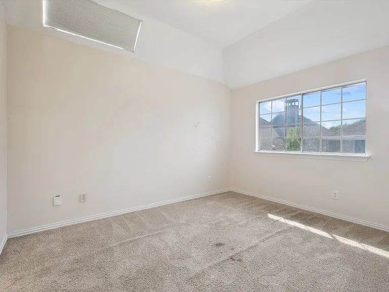 14625 Windsor Ct — Photo 42