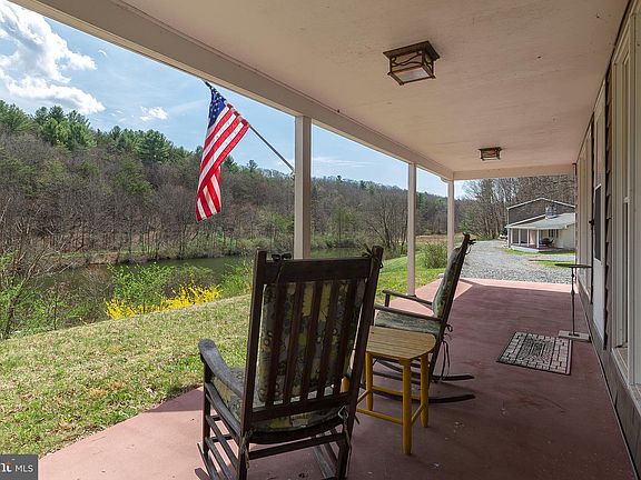 4th image of 11907 Colyer Ln