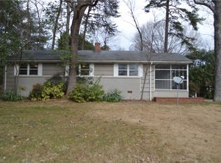 1604 Bonaventure Rd, Greensboro, NC 27408