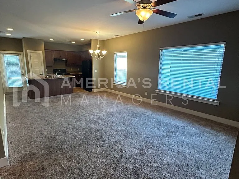 860 Kent Dr — Photo 3