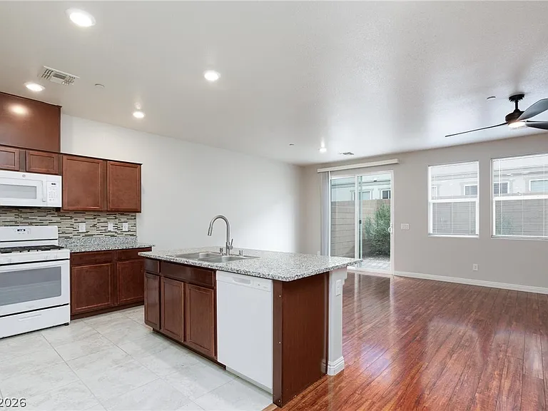 5327 Lazy Breeze Ave — Photo 13