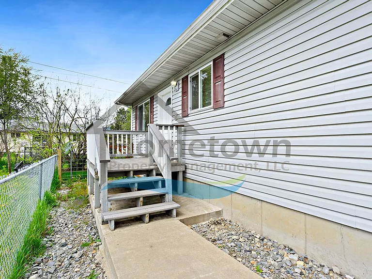 6498 Tamarack Ln — Photo 3