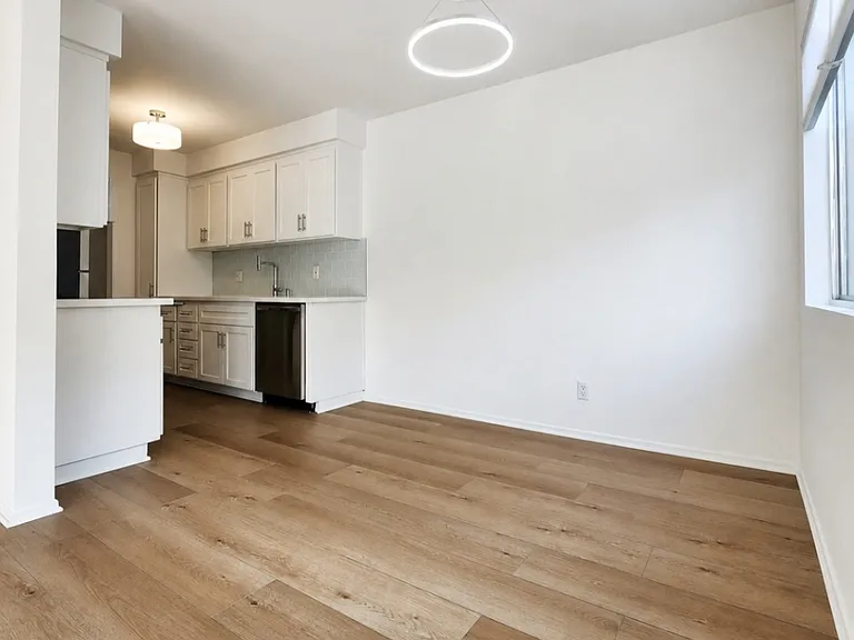 1852 Corinth Ave #19 — Photo 5