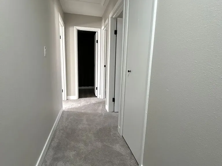 805 Lindenwood Dr S — Photo 14