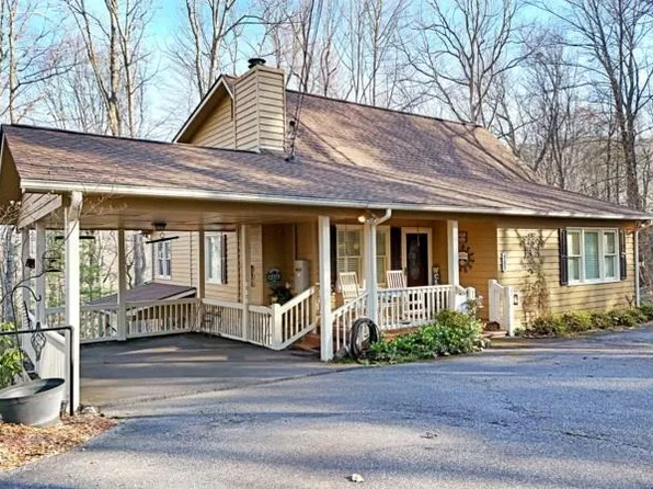 705 Laurel Ridge Dr, Ellijay, GA 30536