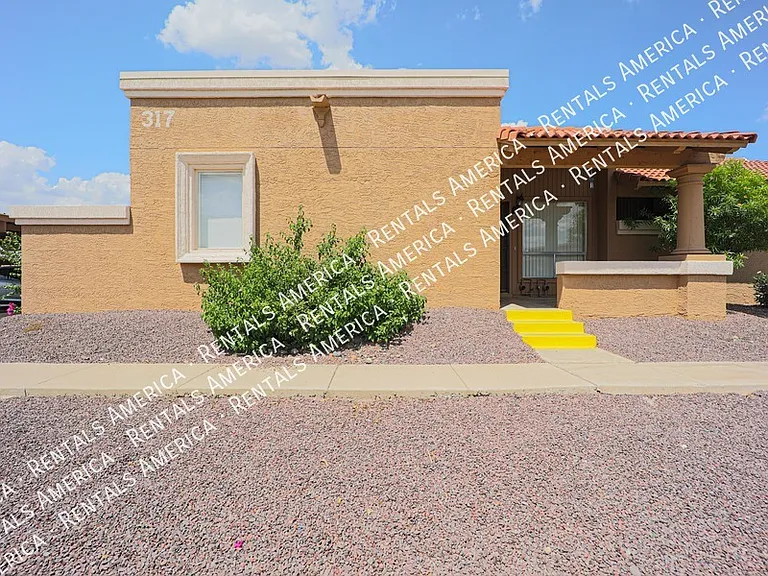 317 W Hononegh Dr #5 — Photo 2