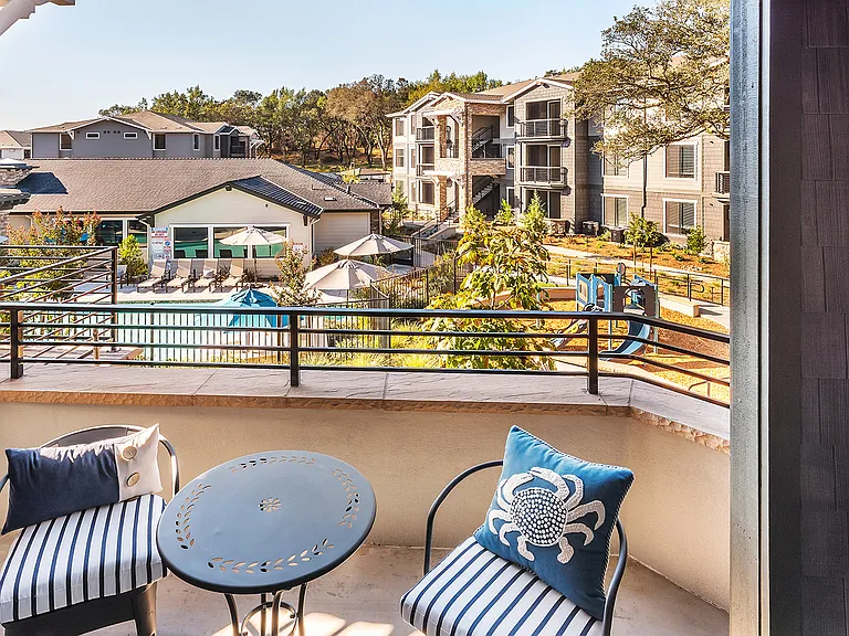 Canyon Oaks Luxury Apartments — Photo 43