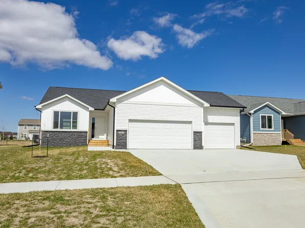 1065 Gray Ave, Waukee, IA 50263