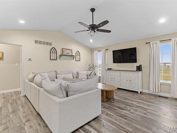 5th image of 89 Trophy Dr