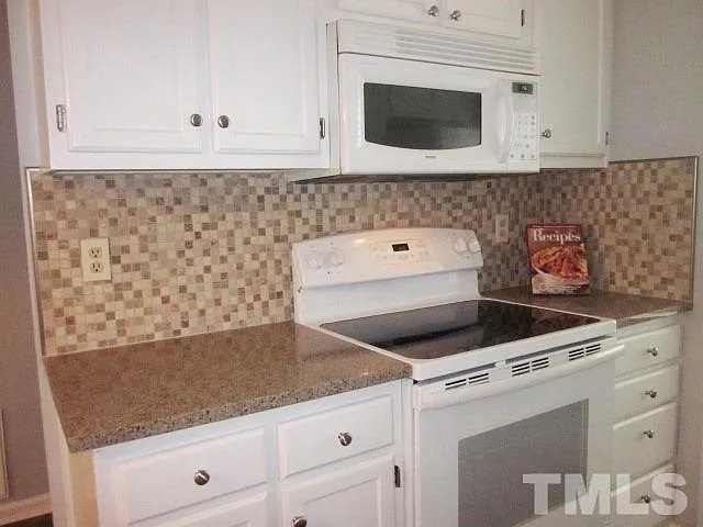 210 Kristin Court — Photo 4