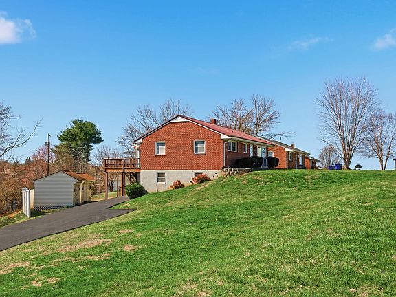 5th image of 205 Roundhill Dr