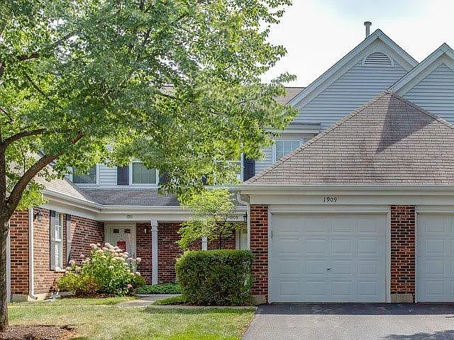 1909 Quaker Hollow Ln — Photo 2