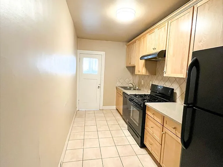 2801 H Street — Photo 6