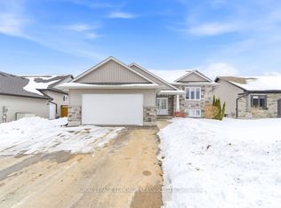 21 Liam St, Petawawa, ON K8H 0G7
