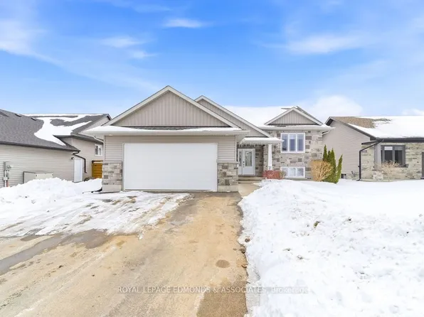 21 Liam St, Petawawa, ON K8H 0G7