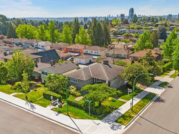 4802 Venables St, Burnaby, BC V5C 3A8