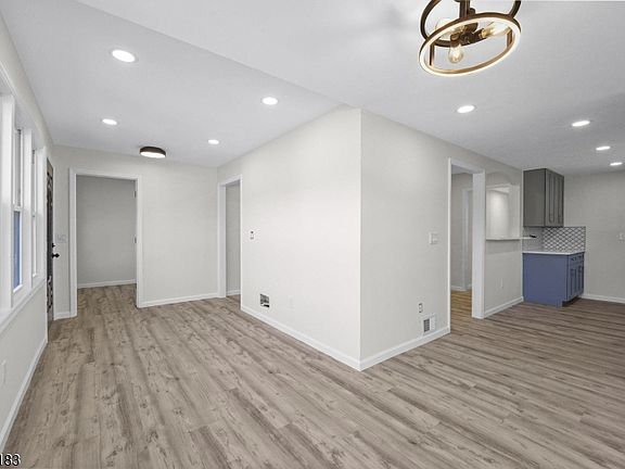 4th image of 728 Glen Rd