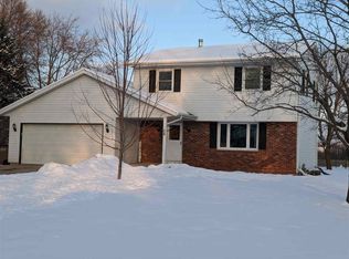 58 Barton Rd, Oshkosh, WI 54904