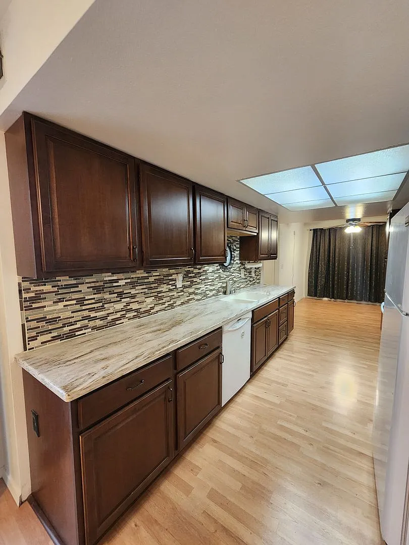 Comfortable 2 Bed, 2 Bath Single Level Home in a 55+ Community — Photo 4