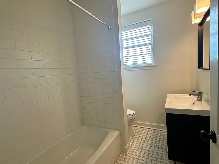Louisiana Terrace — Photo 16